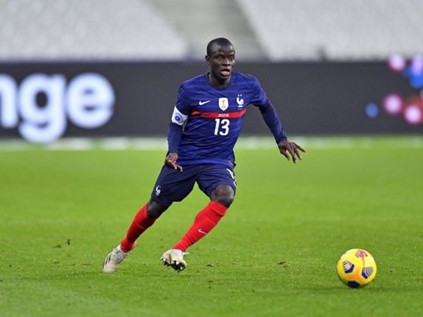 ngolo-kante-akui-senang-main-bareng-paul-pogba-di-timnas-prancis.jpeg