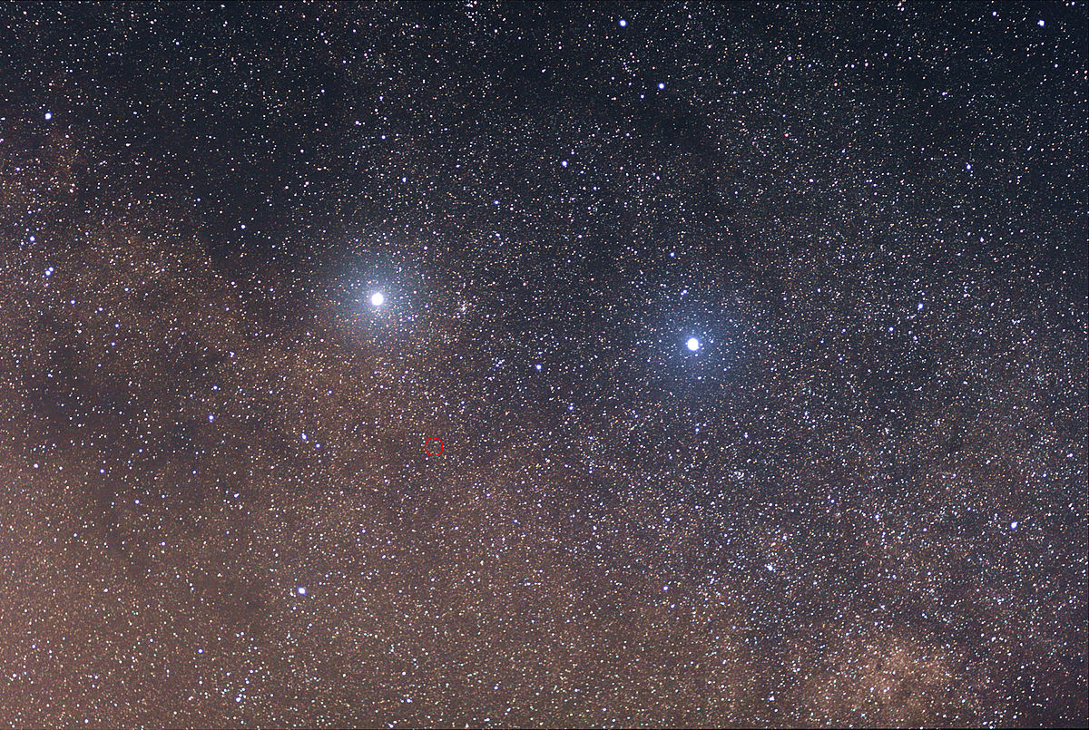 1200px-Alpha,_Beta_and_Proxima_Centauri_(1).jpg