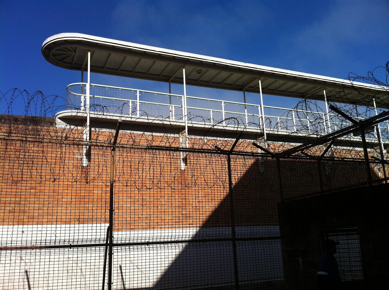 prison-2433740_1280.jpg