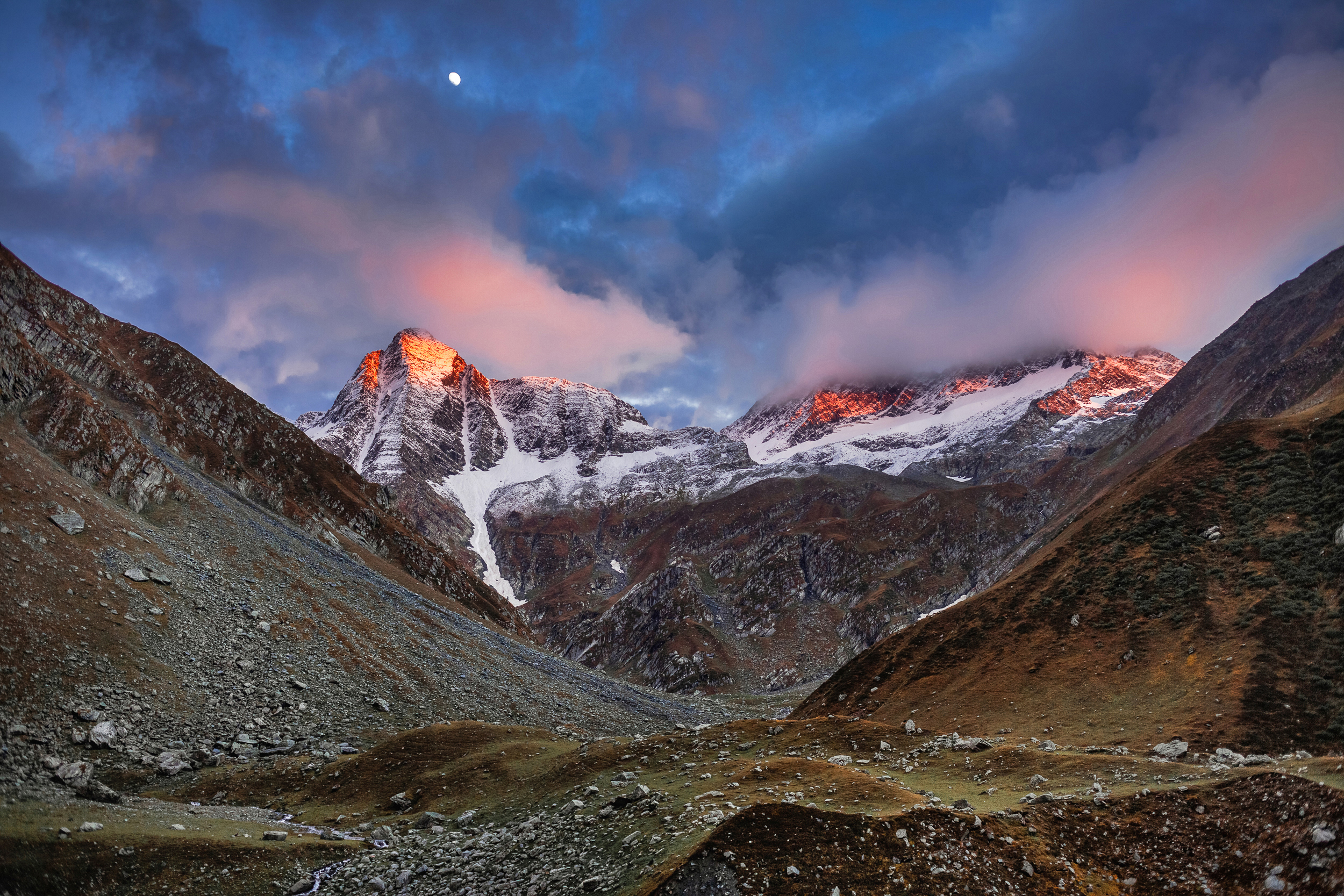 Гималаи в евразии. Непал Гималаи. Индия горы Гималаи. Вершина Гималаев. Гималайские горы в Индии.