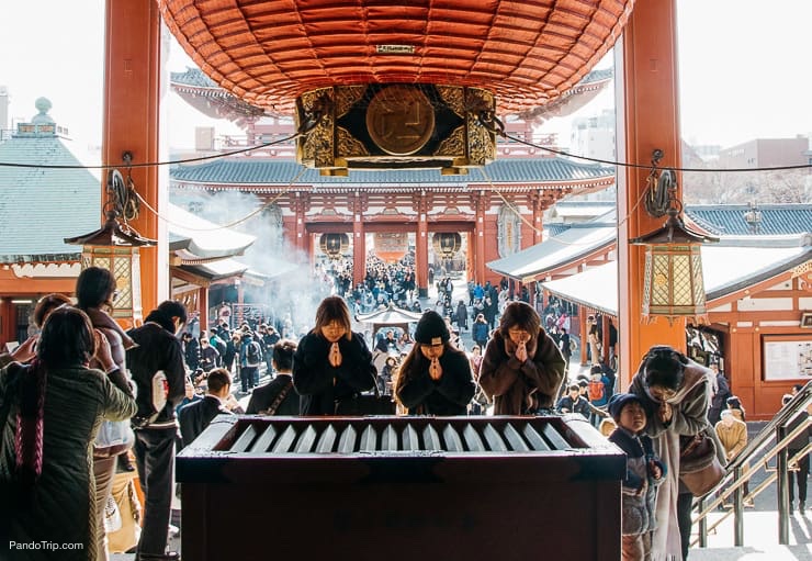 Praying-at-Senso-ji-in-Asakusa-Tokyo-Japan.jpg