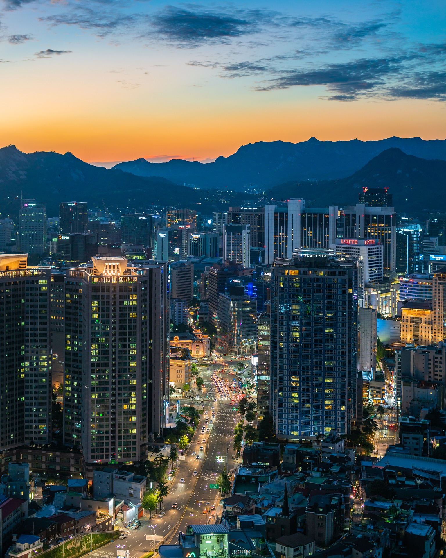 myeongdong-4119806_1920.jpg
