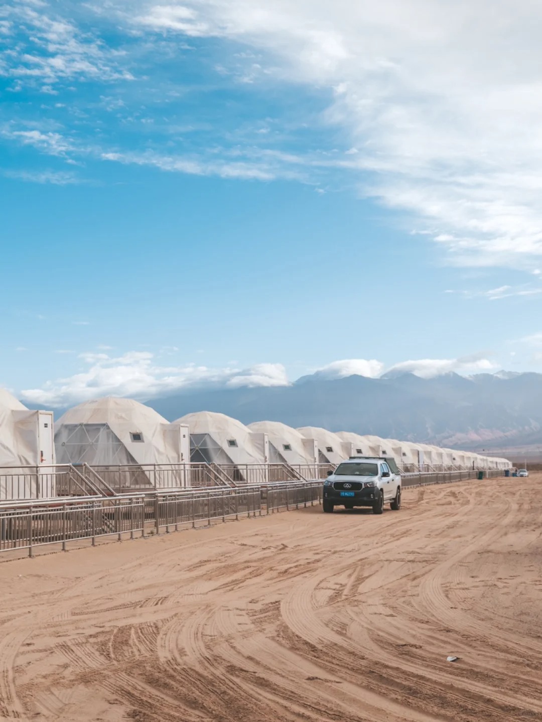 青海|西北也有月亮谷!这家星空营地太炫酷_1 (6).jpg