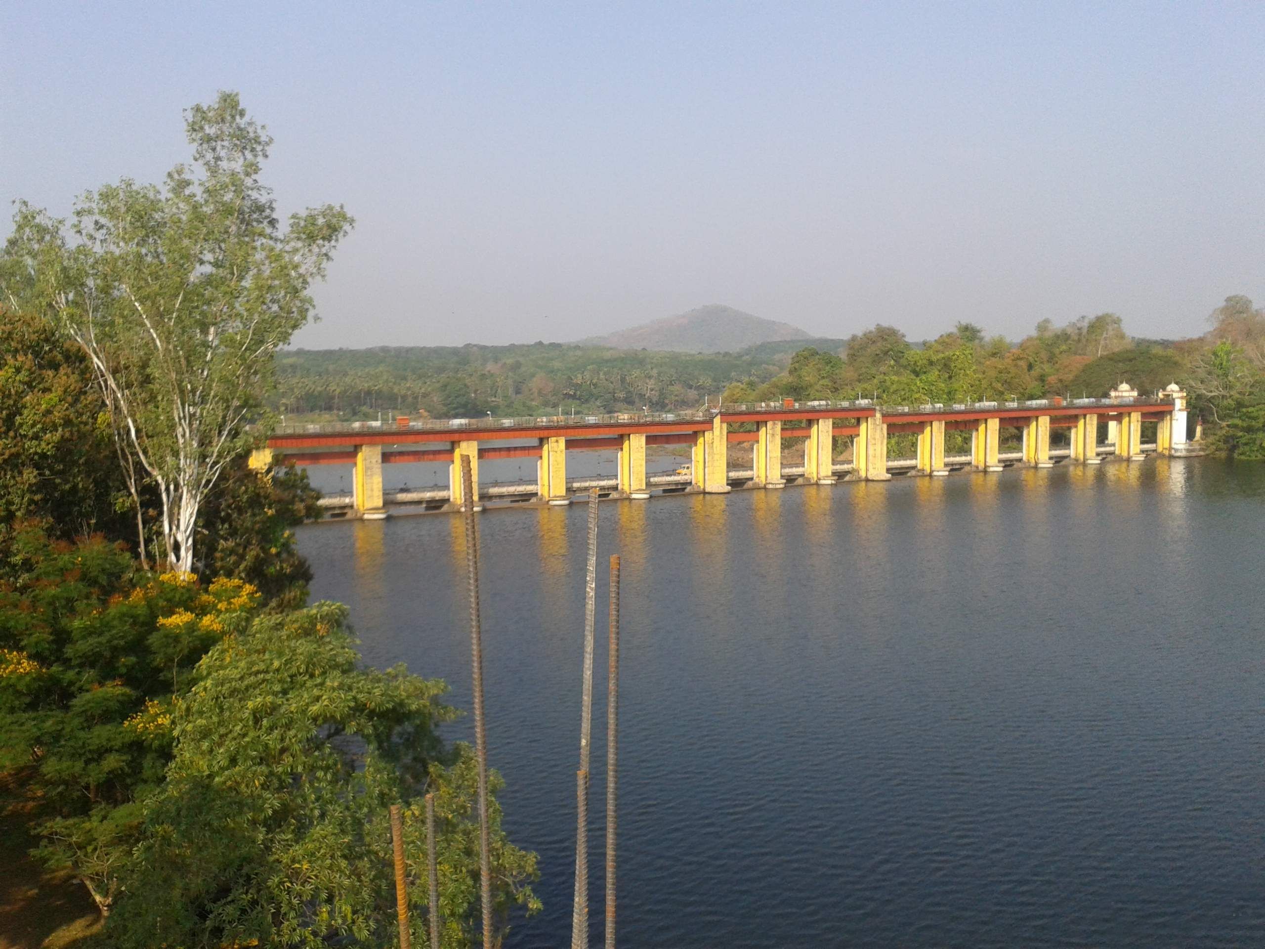 Bhoothathankettu_barrage_(1).jpg