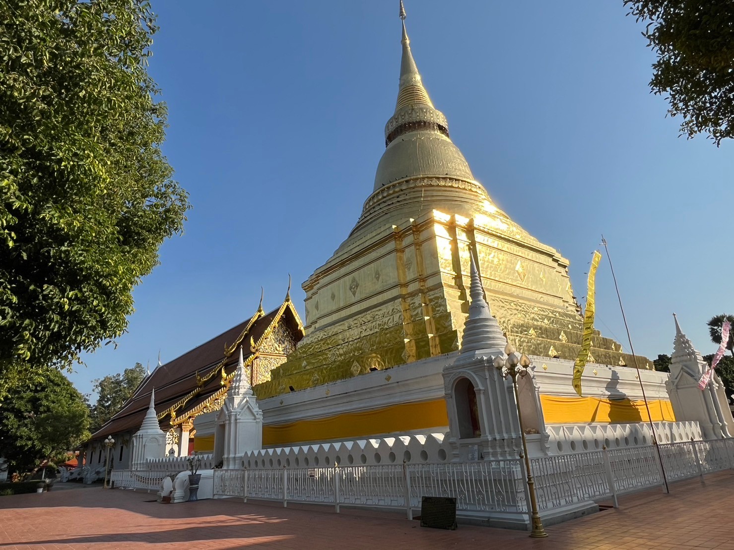 Wat Phra Kaew Don Tao Suchadaram17.jpg