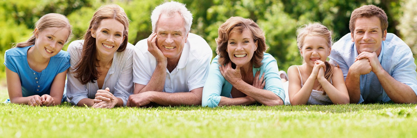 family_in_grass41-1600x530-1.jpg