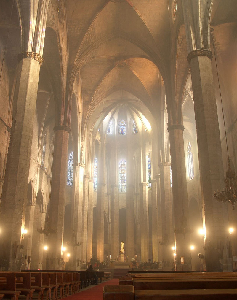 800px-InteriorSantaMariaMarBarcelona.jpg