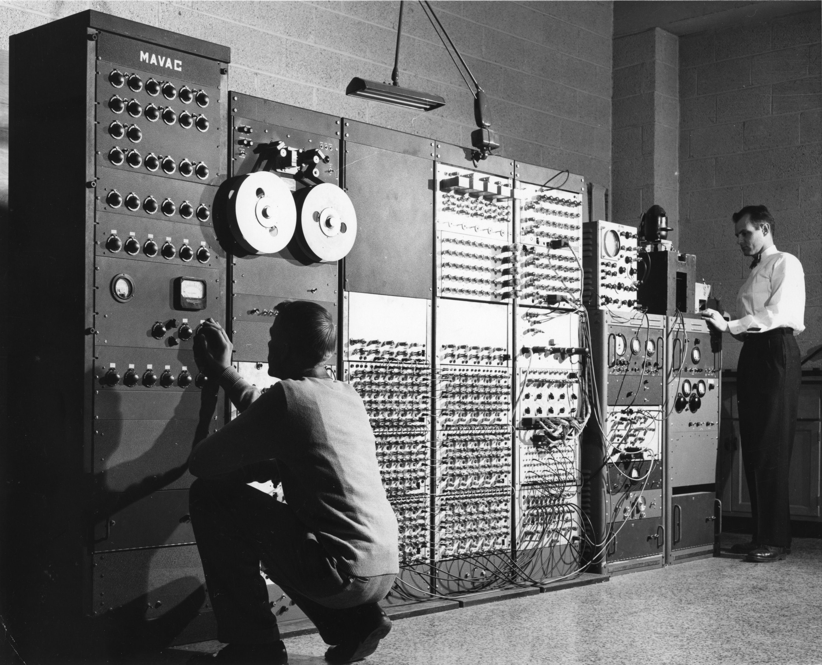 Система конец. Мэйнфреймы IBM 1970. Компьютер IBM 1970. Мэйнфрейм 1950. IBM 70х.