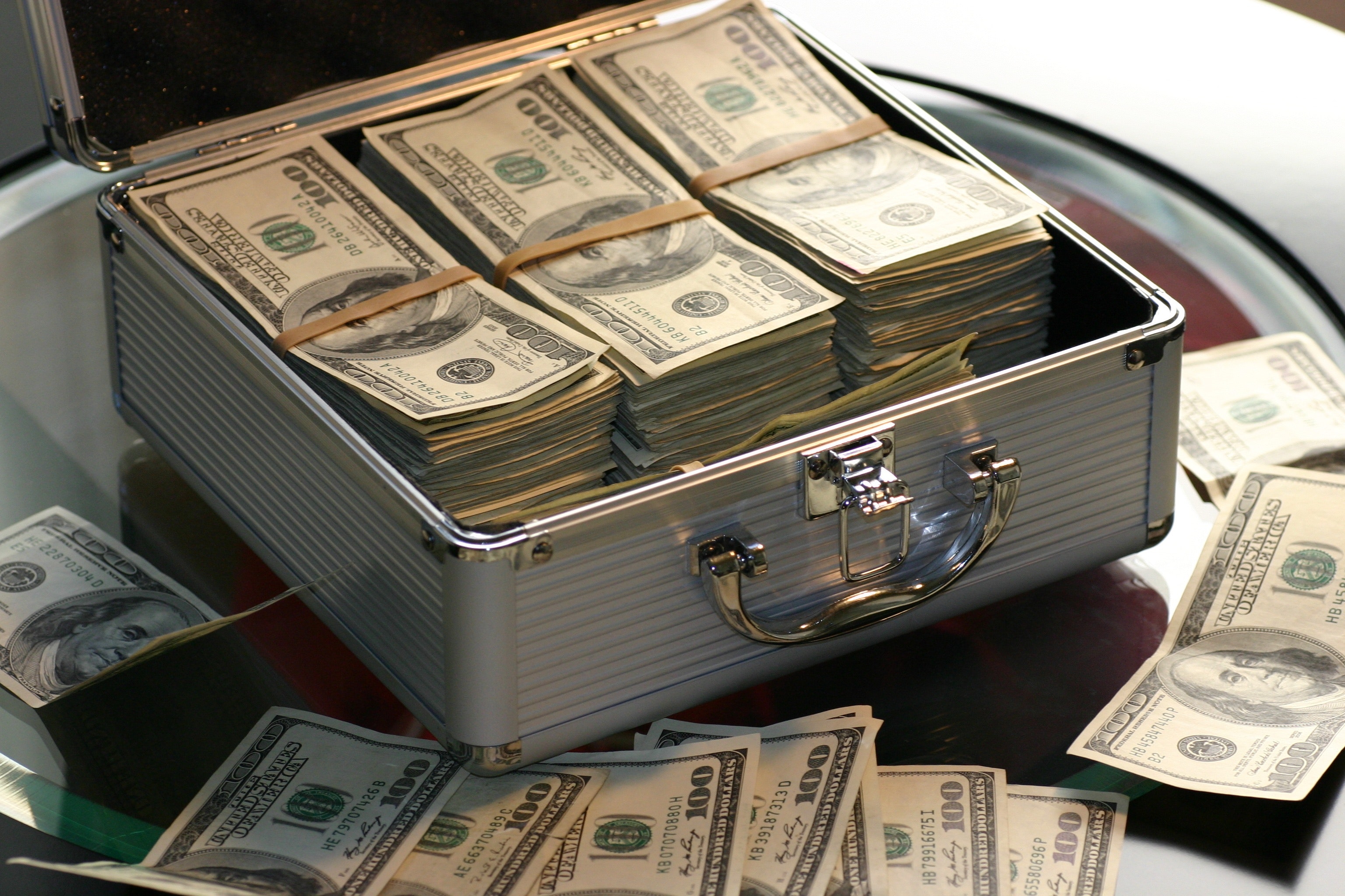 bank-banking-banknotes-259027.jpg