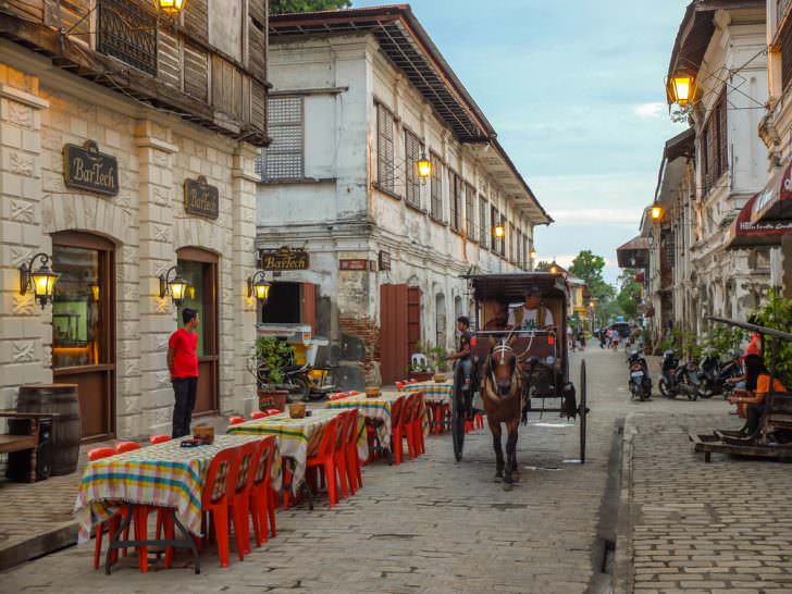 Be-transported-back-in-time-in-Vigan-Ilocos-Sur-A-restaurant-in-Historic-Town-of-Vigan-728x546.jpg