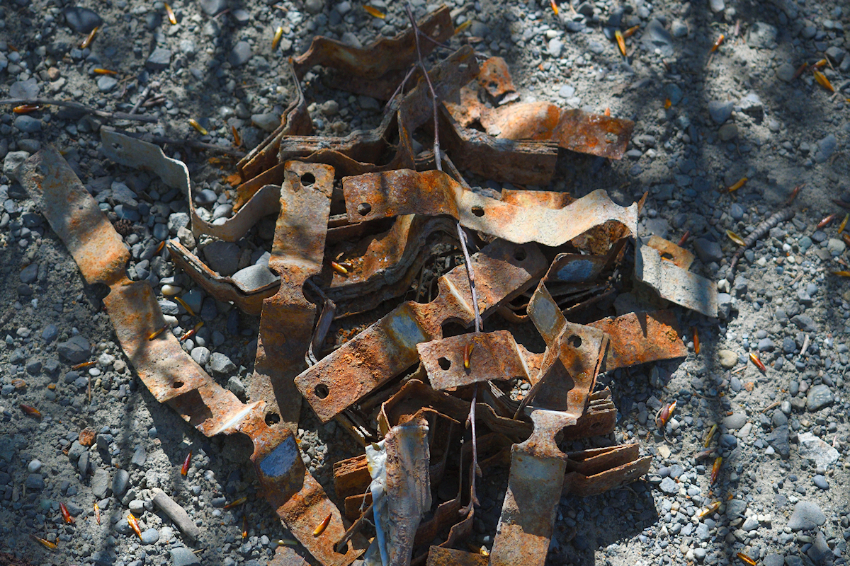 DSC_6786 rusty brackets resized .jpg