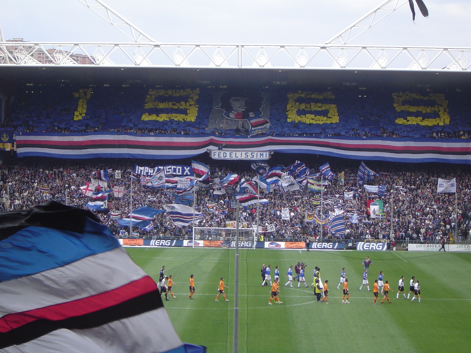 Stadio_di_Marassi-_la_curva_Sud.jpg