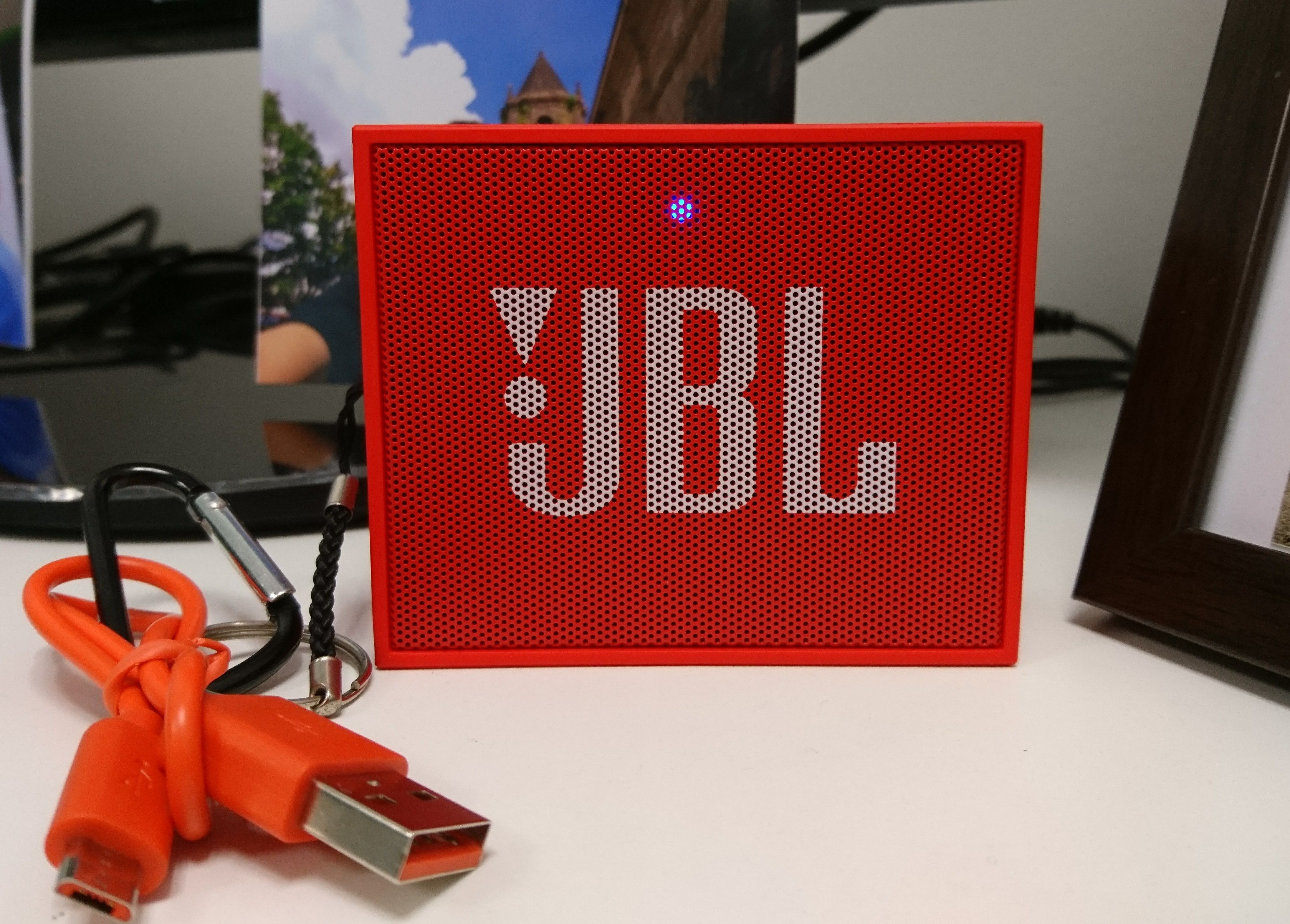 Go micro. Audio/SP JBL go 3 в руках. Строение жбл го. JBL go 6 сколько.