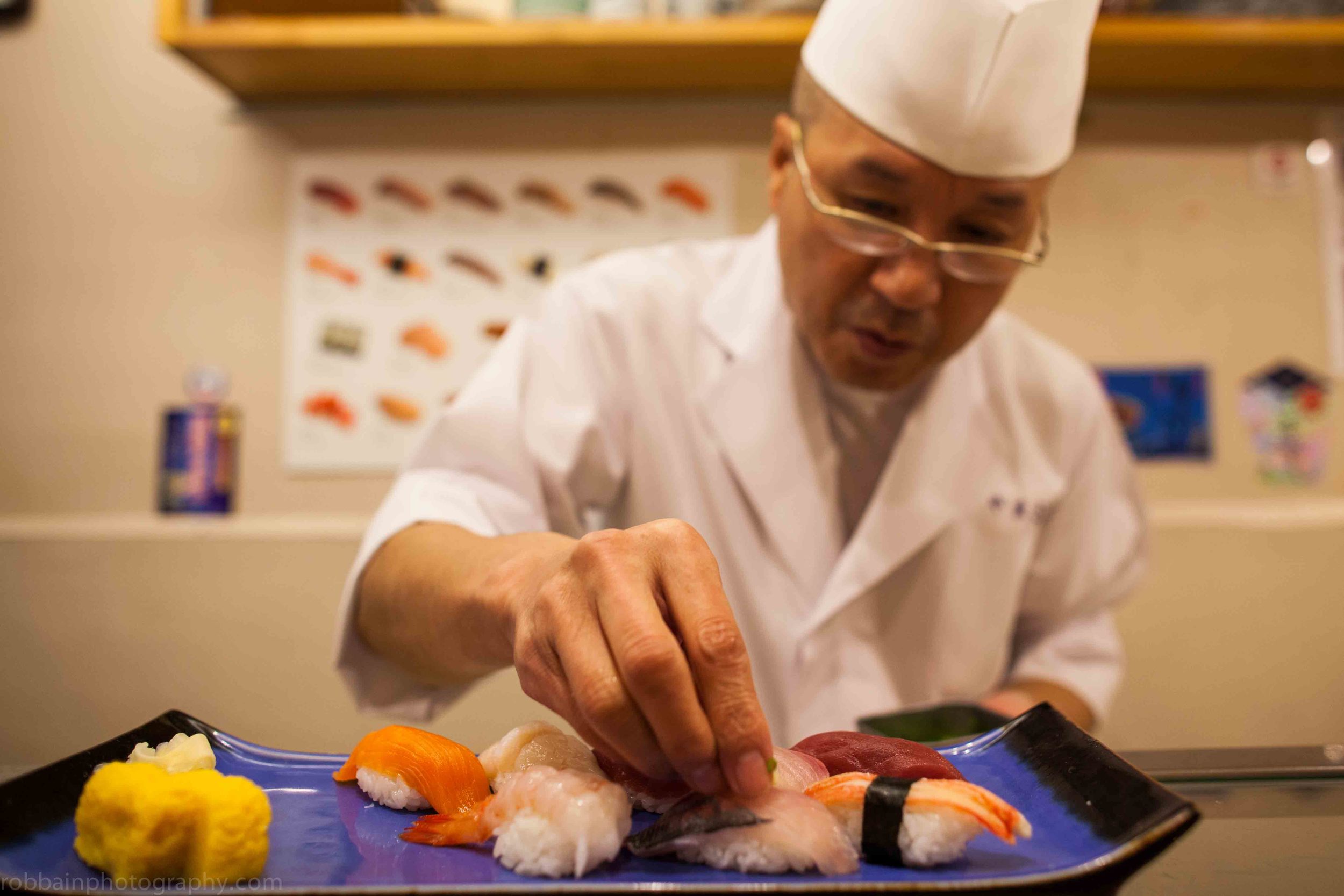 Photo+18.+Sushi+chef+arranging+dish13.jpg