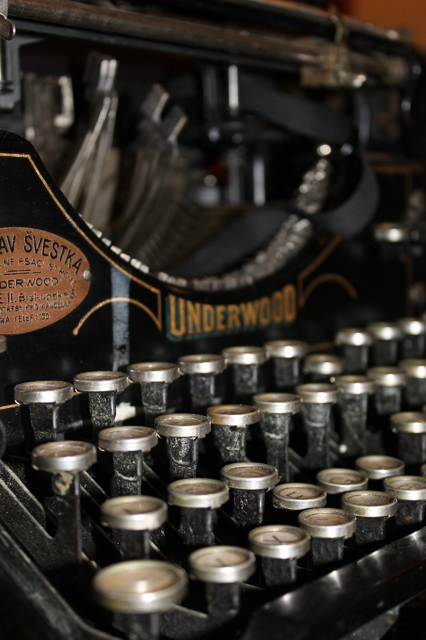 typewriter-210640_1280.jpg