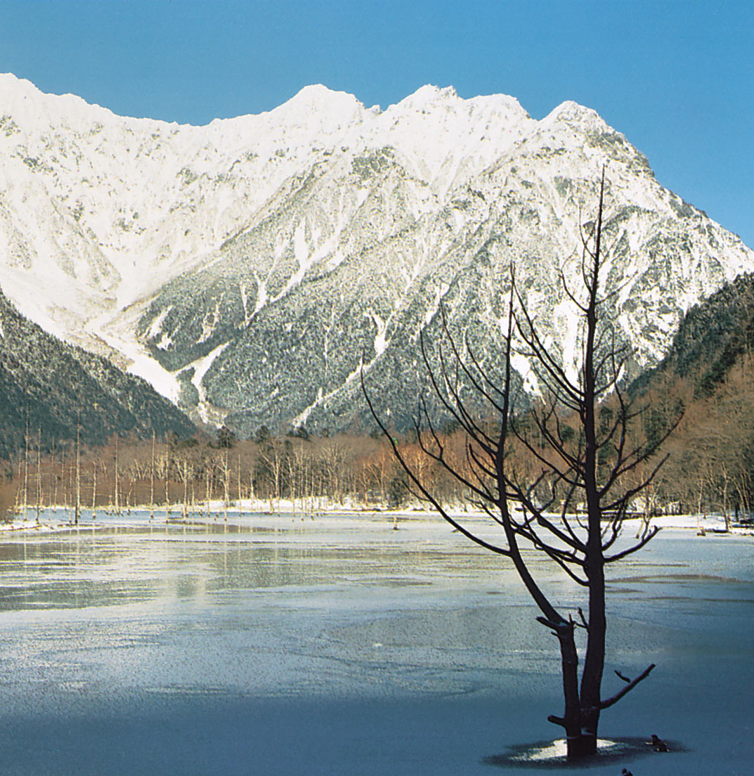 Taisho-Pond-Kamikochi-Valley-Honshu-Japan-highest.jpg