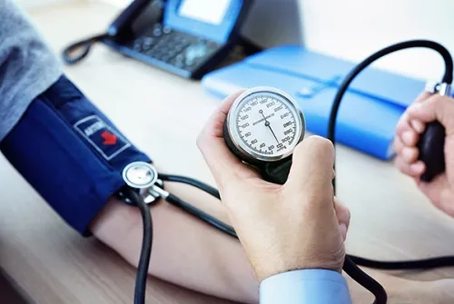 7 Symptoms of High Blood Pressure You Shouldn't Ignore.jpg
