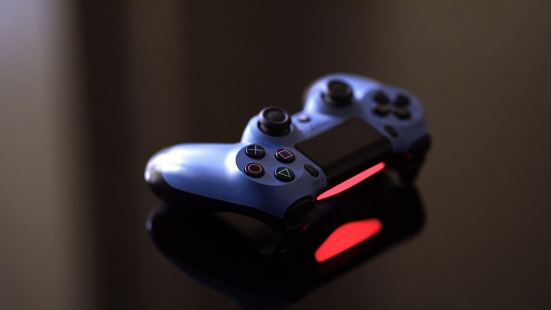 light on ps4 controller red