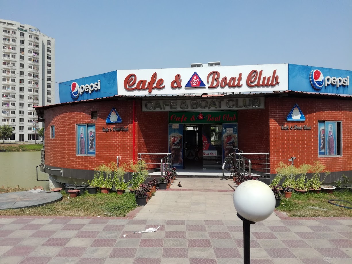 Cafe & Boat Club.jpg
