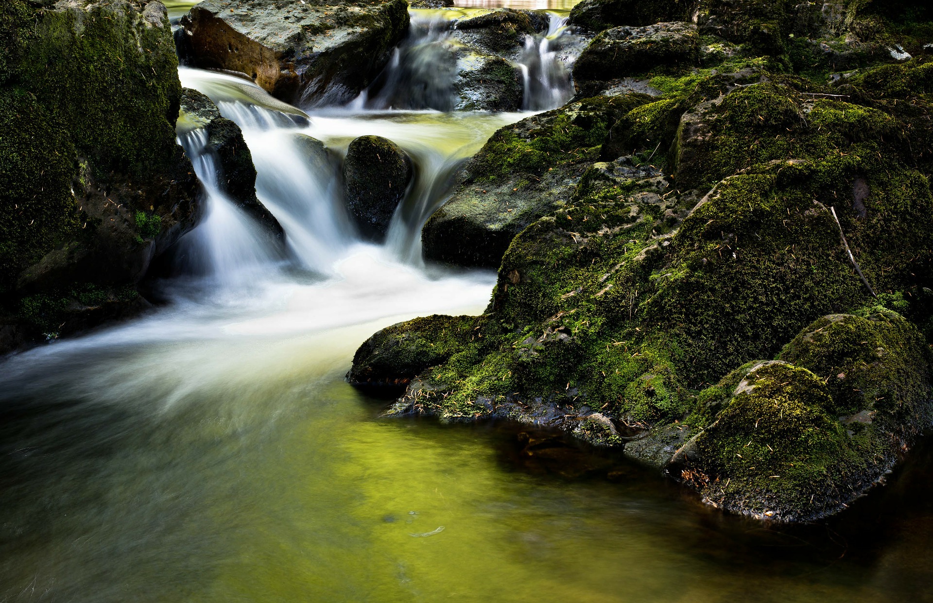 stream-204398_1920.jpg