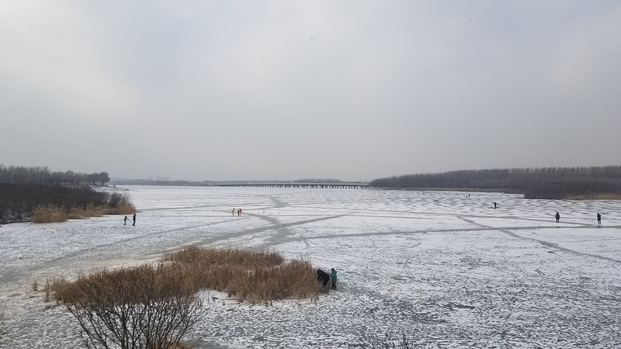 湖上冰雪