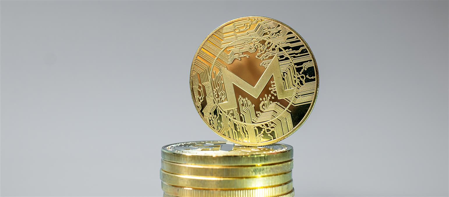 vecteezy_golden-monero-cryptocurrency-coin-stack-crypto-is-digital_7781389.jpg